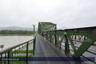 Linzer Eisenbahnbrücke für drei Tage gesperrt eisenbahnbruecke-gesperrt-023.jpg