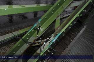 Linzer Eisenbahnbrücke für drei Tage gesperrt eisenbahnbruecke-gesperrt-027.jpg