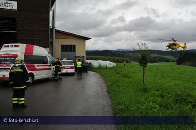 Tragischer Unfall: Arbeiter zwischen Mauer und Kipper eingeklemmt arbeitsunfall-015.jpg
