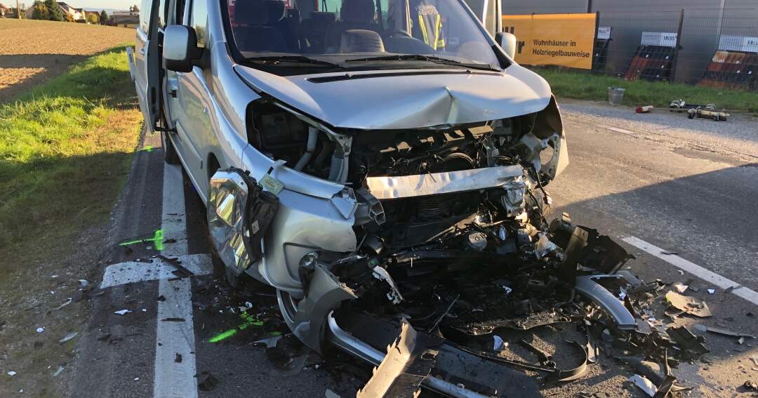 Titelbild: Verkehrsunfall in Neuhofen im Innkreis