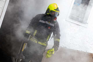 Feuerwehr rettet Person und Tiere bei Wohnhausbrand FOKE_2019100913204062_040.jpg