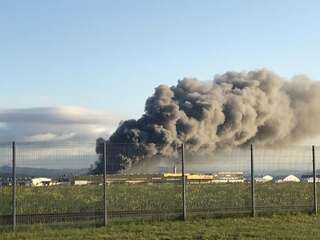 Brand in einem Abfallunternehmen - Riesige Rauchwolke in Hörsching 464017580_199024.jpg