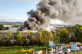 Brand in einem Abfallunternehmen - Riesige Rauchwolke in Hörsching AB1_7663.jpg