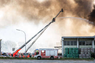 Brand in einem Abfallunternehmen - Riesige Rauchwolke in Hörsching AB1_7745.jpg