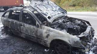 Fahrzeug brannte komplett aus 72684687_825781367819854_4973820257618624512_o.jpg