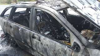 Fahrzeug brannte komplett aus 72692480_825781454486512_3909547891613499392_o.jpg