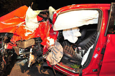 Junger Familienvater bei Verkehrsunfall lebensgefährlich verletzt verkehrsunfall-b38_019.jpg