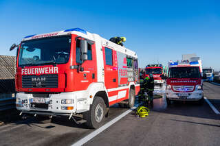 Lkw in Vollbrand: Zwei Fahrstreifen auf A1 bei Eberstalzell gesperrt FOKE_2019120411074499_034.jpg