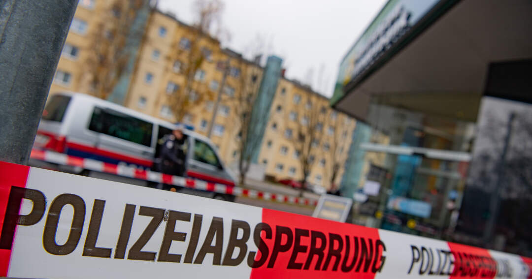 Bank in Linz-Urfahr überfallen: Alarmpaket explodierte