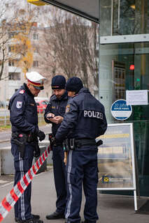 Bank in Linz-Urfahr überfallen: Alarmpaket explodierte FOKE_2019120511504683_132.jpg