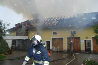 170 Feuerwehrmänner bei Großbrand im Einsatz brand_tragwein_020.jpg