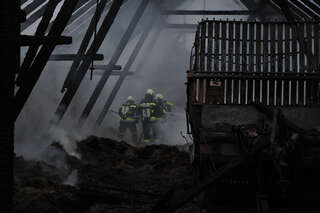 170 Feuerwehrmänner bei Großbrand im Einsatz brand_tragwein_051.jpg
