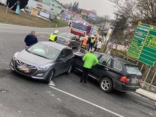 Verkehrsunfall mit drei beteiligten Fahrzeugen IMG_20191205_155526.jpg