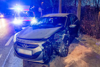 Schwerer Verkehrsunfall auf der B1 in Linz-Ebelsberg FOKE_2019121107535028_125-Bearbeitet.jpg