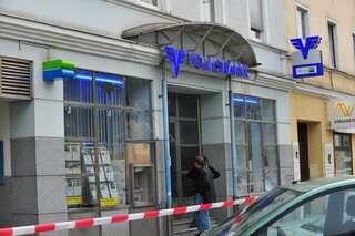 Volksbank in Linz überfallen - Flucht im Mercedes bankueberfall-linz_002.jpg