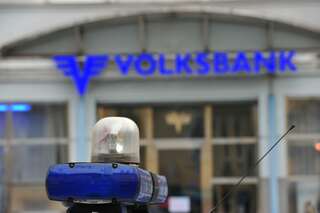 Volksbank in Linz überfallen - Flucht im Mercedes bankueberfall-linz_012.jpg