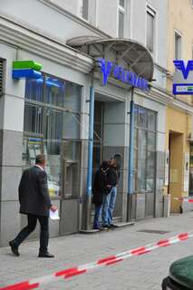 Volksbank in Linz überfallen - Flucht im Mercedes bankueberfall-linz_014.jpg