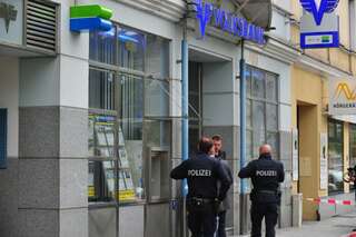Volksbank in Linz überfallen - Flucht im Mercedes bankueberfall-linz_015.jpg