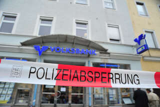 Volksbank in Linz überfallen - Flucht im Mercedes bankueberfall-linz_022.jpg