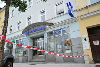 Volksbank in Linz überfallen - Flucht im Mercedes bankueberfall-linz_024.jpg