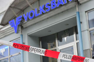 Volksbank in Linz überfallen - Flucht im Mercedes bankueberfall-linz_026.jpg