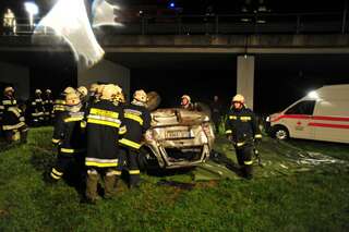 Spektakulärer Unfall: Auto fliegt von Brücke spektakulaerer-unfall_007.jpg