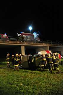 Spektakulärer Unfall: Auto fliegt von Brücke spektakulaerer-unfall_008.jpg