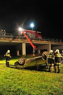 Spektakulärer Unfall: Auto fliegt von Brücke spektakulaerer-unfall_012.jpg