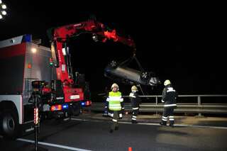 Spektakulärer Unfall: Auto fliegt von Brücke spektakulaerer-unfall_014.jpg