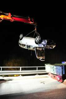 Spektakulärer Unfall: Auto fliegt von Brücke spektakulaerer-unfall_016.jpg
