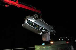 Spektakulärer Unfall: Auto fliegt von Brücke spektakulaerer-unfall_017.jpg
