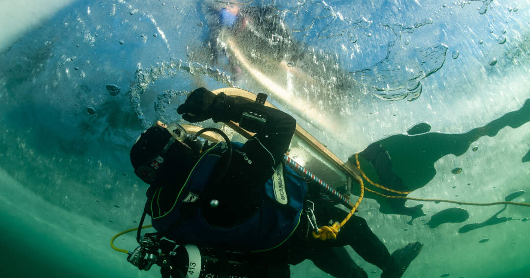 Auszeichnung für Unterwasserfoto "Schlittenfahrt unter Eis"