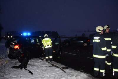 Erneut ein Verkehrsunfall mit verletzten Personen auf der Leonfeldnerstraße B 126 2.jpg