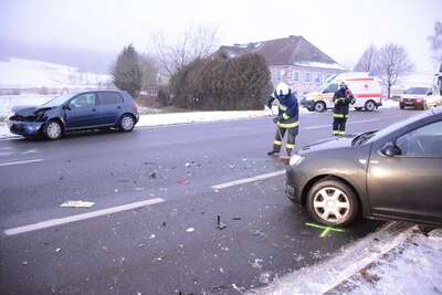 Erneut ein Verkehrsunfall mit verletzten Personen auf der Leonfeldnerstraße B 126 4.jpg