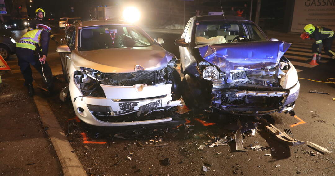 Titelbild: 3 Verletzte bei Verkehrsunfall in Steyr