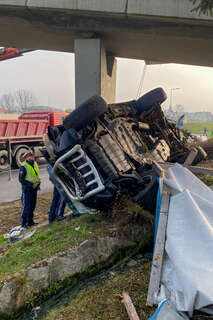 Schwerer Verkehrsunfall mit Geländewagen auf der B139 FOKE_2020011714486366_021.jpg