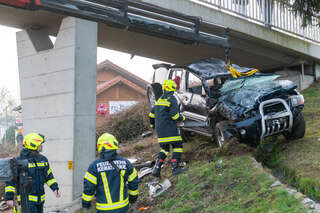 Schwerer Verkehrsunfall mit Geländewagen auf der B139 FOKE_2020011716086981_024.jpg