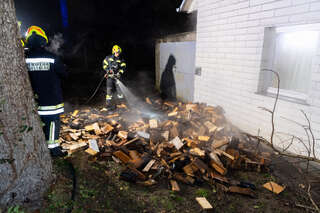 Holzstoß vor Einfamilienhaus brannte FOKE_2020012122597384_043.jpg