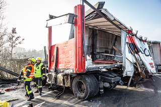 Schwerer LKW-Unfall auf der A1 BAYER_AB1_0550.jpg