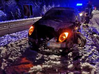 Verkehrsunfall bei dichten Schneetreiben IMG_20200129_072341.jpg