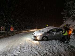 Verkehrsunfall bei dichten Schneetreiben IMG_20200129_072423.jpg