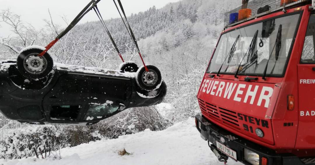 Schnee: Autofahrer von der Fahrbahn abgekommen