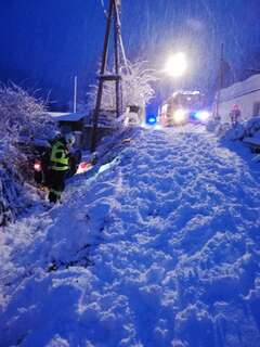 Schnee: Autofahrer von der Fahrbahn abgekommen E200102738_06.jpeg