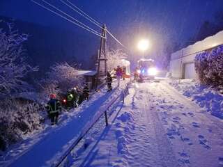 Schnee: Autofahrer von der Fahrbahn abgekommen E200102738_08.jpeg