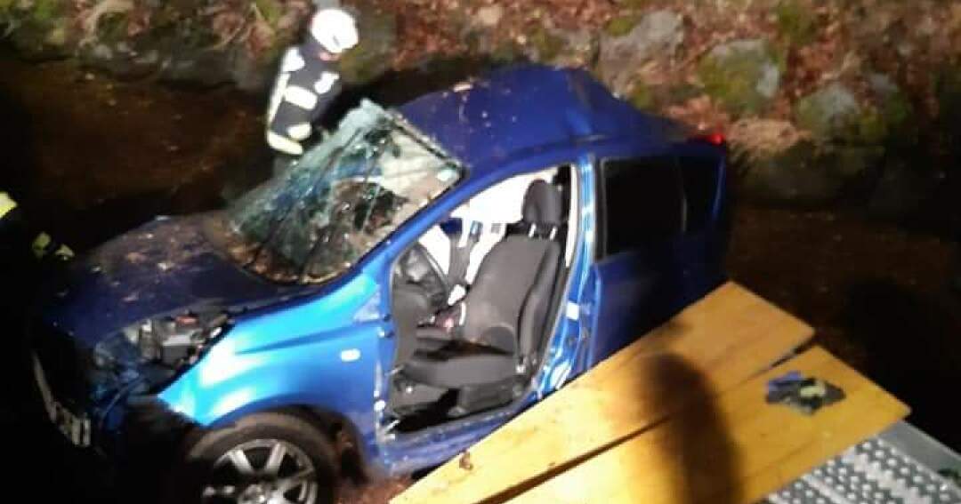 Auto stürzte in Bachbett: Innviertler schwer verletzt
