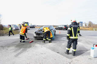 Aufräumarbeiten nach Verkehrsunfall auf der B122 Foke_KM_2020-02-06-09.jpg