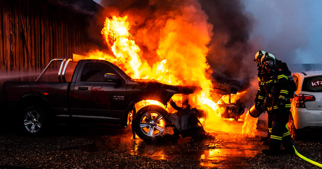 Titelbild: Fahrzeugbrand in Kristein