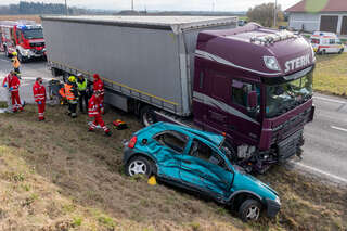 Unfall auf der B133: Lkw rammte Auto FOKE_2020021716292015_035.jpg