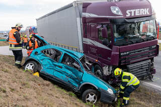 Unfall auf der B133: Lkw rammte Auto FOKE_2020021716392035_055.jpg