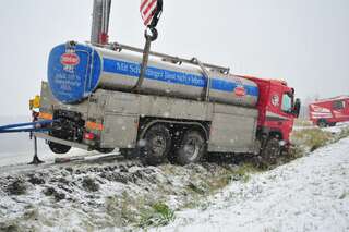 1500 Liter Frischmilch im Straßengraben michtanker-24.jpg